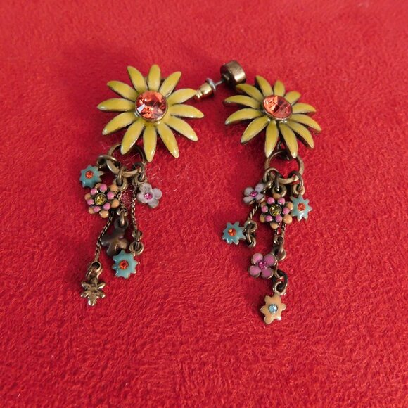 Ladies Pilgrim Earrings - Picture 1 of 5